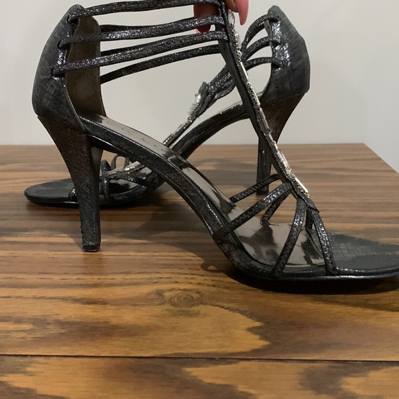 Strappy dress heels - Picture 3 of 5